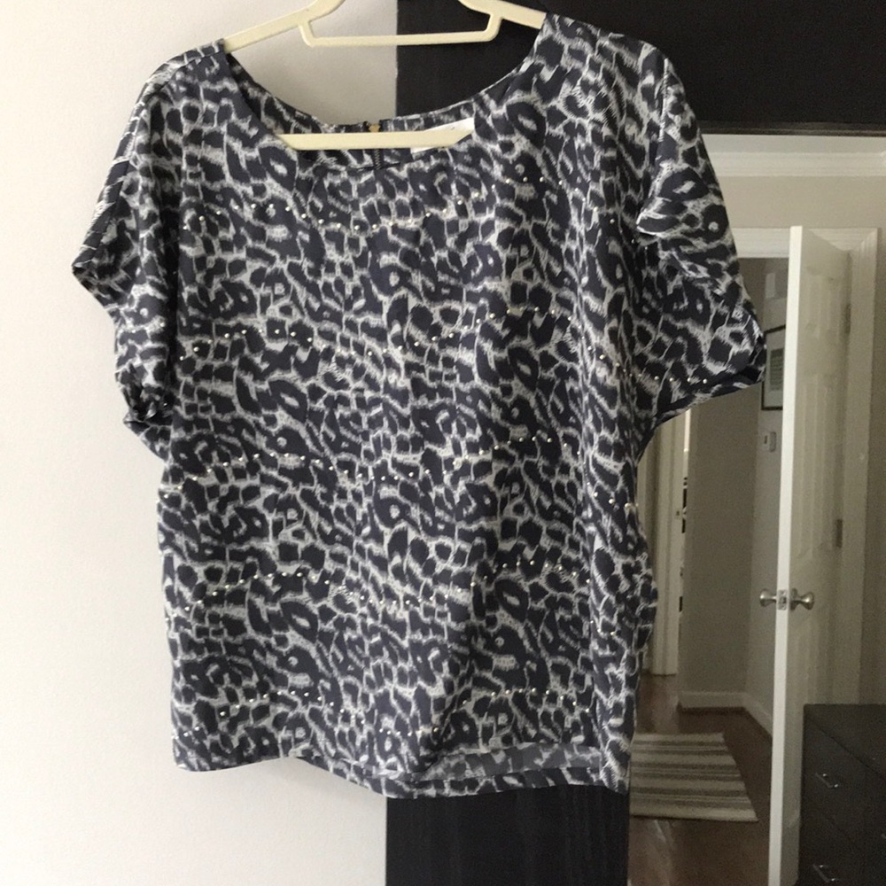 Women’s short sleeved blouse